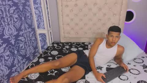 Snapshot of kingstark_ chatting on 10.05.25 sebastian online show from 10.05.25
