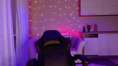 Snapshot of kinky_courtney chatting on 02.04.25 Courtney online show from 02.04.25