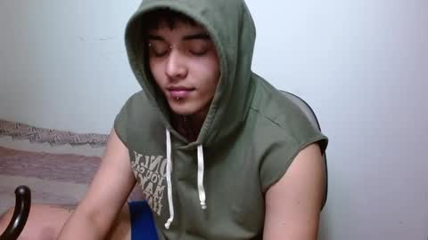 Snapshot of kinkybabies_ chatting on 01.30.25 Mercury online show from 01.30.25