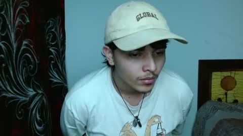 Snapshot of kinkybabies_ chatting on 03.08.25 Mercury online show from 03.08.25