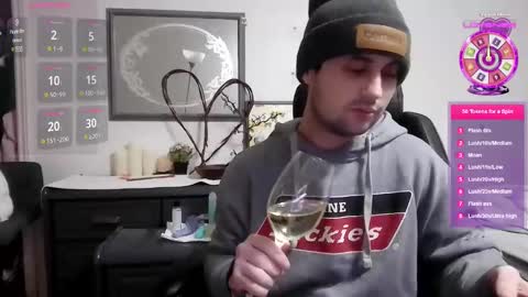 Snapshot of kinkycouple1789 chatting on 12.25.24 Maysie and Hunter online show from 12.25.24