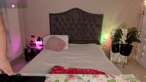 Snapshot of kinkyelise chatting on 06.23.26 Jenny online show from 06.23.26