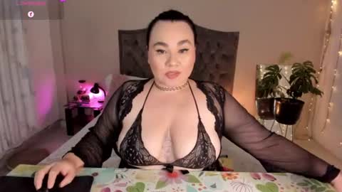 Snapshot of kinkyelise chatting on 06.26.26 Jenny online show from 06.26.26