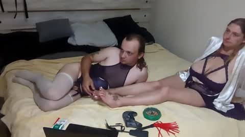 Snapshot of kinkyqueenandpet95 chatting on 06.17.26 kinkyqueenandpet95 online show from 06.17.26