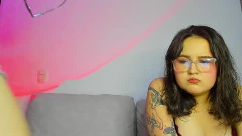 Snapshot of kinkyqueenscb chatting on 05.18.26 natasha and amber online show from 05.18.26