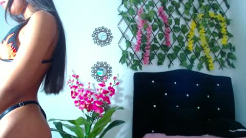 Snapshot of kinkysweet__ chatting on 01.22.25 Isabella online show from 01.22.25