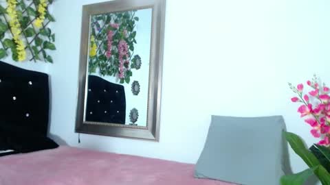 Snapshot of kinkysweet__ chatting on 02.24.25 Isabella online show from 02.24.25
