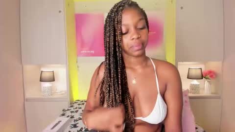 M A R A  online show from 02.12.26