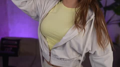 Snapshot of kira0541 chatting on 03.14.26 Sweet girls online show from 03.14.26