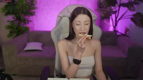 Snapshot of kira0541 chatting on 04.13.26 Sweet girls online show from 04.13.26