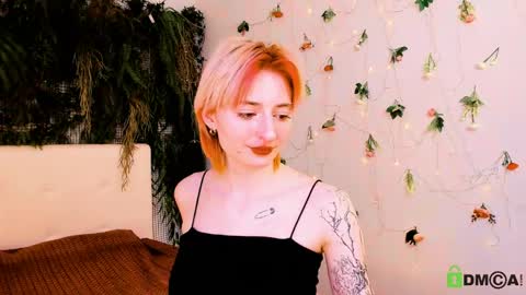 Snapshot of kira__cutie chatting on 05.16.26 Kira online show from 05.16.26