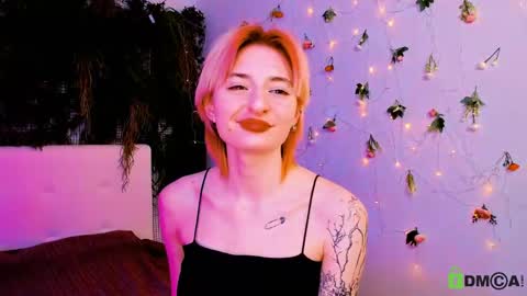 Snapshot of kira__cutie chatting on 05.16.26 Kira online show from 05.16.26