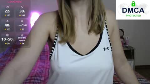 Snapshot of kira_blonde_angel chatting on 02.18.25 Kira online show from 02.18.25