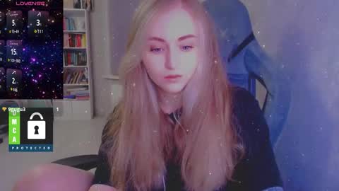 Snapshot of kira_love_sleep chatting on 11.03.25 you know thumb up me please its important online show from 11.03.25