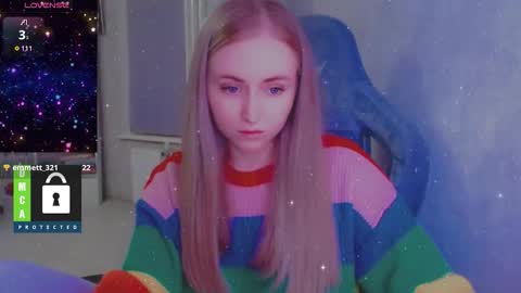 Snapshot of kira_love_sleep chatting on 11.27.25 you know thumb up me please its important online show from 11.27.25