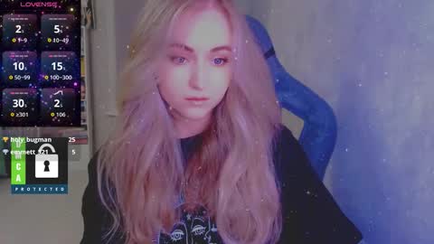 Snapshot of kira_love_sleep chatting on 11.28.25 you know thumb up me please its important online show from 11.28.25