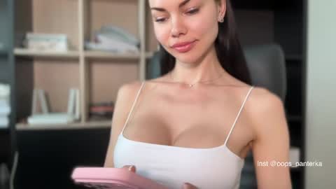 Snapshot of kira_mmr chatting on 05.26.26 Kira and friends online show from 05.26.26
