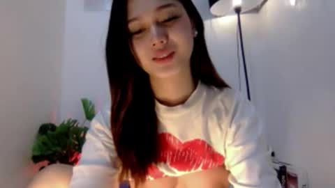 Snapshot of kira_willer chatting on 11.03.25 KIRA online show from 11.03.25