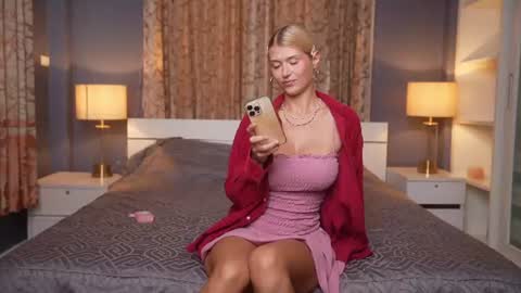 kira bloom online show from 06.19.26