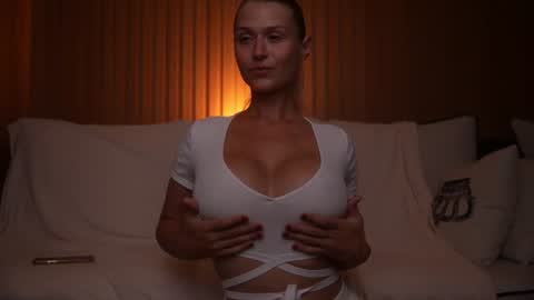 kira bloom online show from 07.28.26