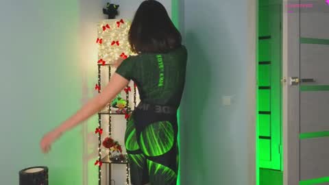 Snapshot of kiramiras chatting on 01.01.25 Kiara online show from 01.01.25