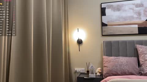 Snapshot of kiramystery chatting on 02.01.25 Kira online show from 02.01.25