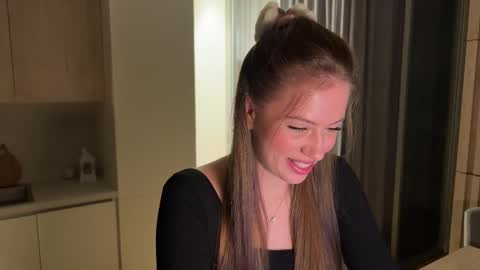 Snapshot of kiramystery chatting on 10.08.25 Kira online show from 10.08.25