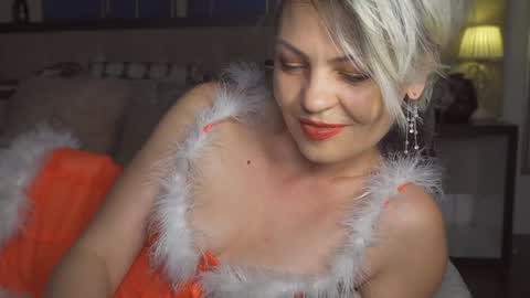 Snapshot of kirasunny chatting on 12.25.24 kirasunny online show from 12.25.24
