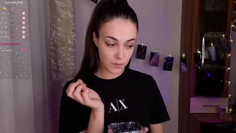 Kira cute online show from 11.18.25