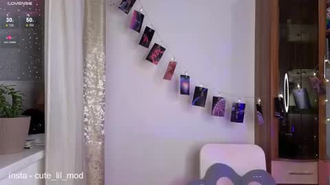 Kira cute online show from 12.16.25