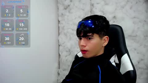 kiss_whitee online show from 11.29.25