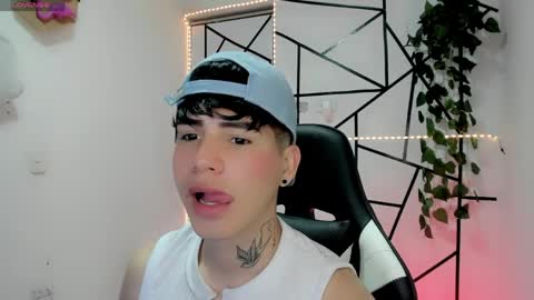 kiss_whitee online show from 05.20.26