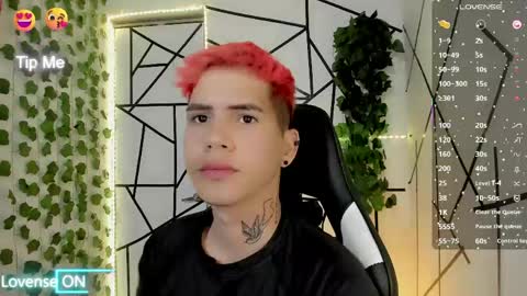 kiss_whitee online show from 06.05.26