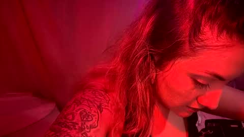 Snapshot of kissahsins chatting on 12.23.24 Kissah Kreampuff online show from 12.23.24