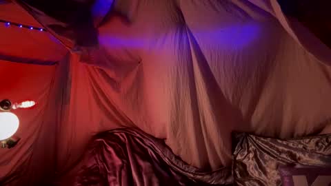 Snapshot of kissahsins chatting on 12.24.24 Kissah Kreampuff online show from 12.24.24