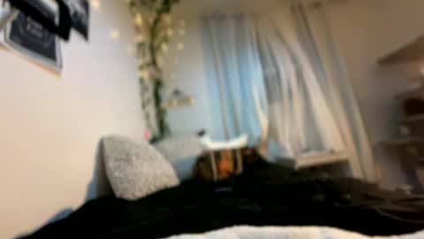 Snapshot of kissahsins chatting on 01.22.25 Kissah Kreampuff online show from 01.22.25