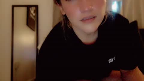 Snapshot of kissahsins chatting on 01.27.25 Kissah Kreampuff online show from 01.27.25