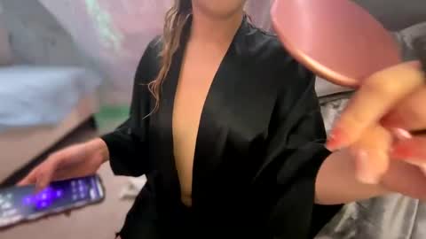 Snapshot of kissahsins chatting on 02.25.25 Kissah Kreampuff online show from 02.25.25