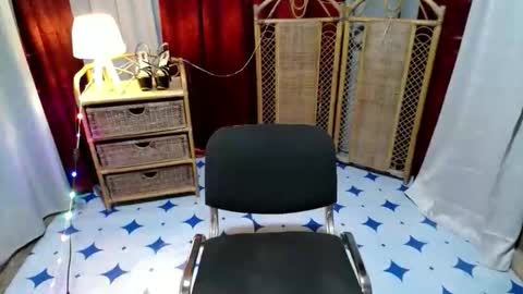 Snapshot of kisses_asian143 chatting on 02.13.26 VICTORIA online show from 02.13.26