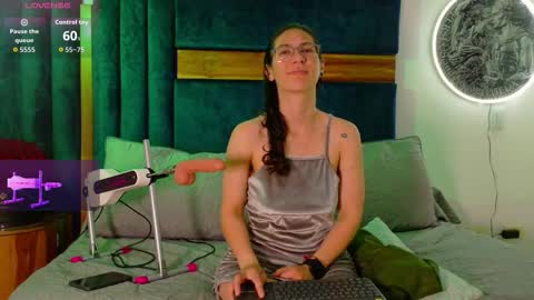 Kissing Company online show from 12.02.25