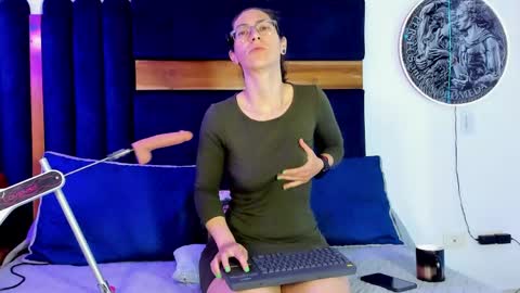 Kissing Company online show from 04.23.26