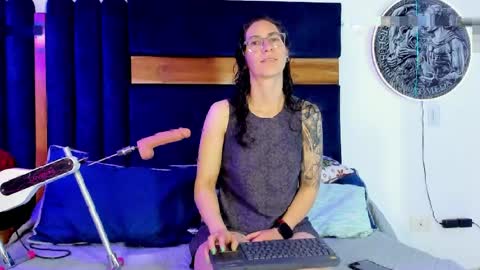 Kissing Company online show from 04.27.26
