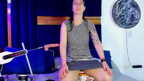 Kissing Company online show from 05.05.26