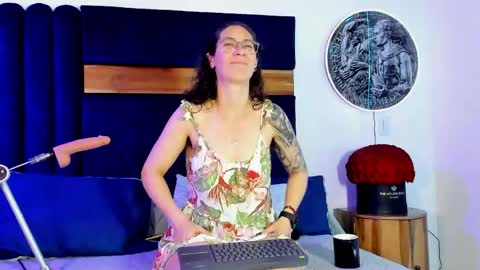 Kissing Company online show from 05.07.26