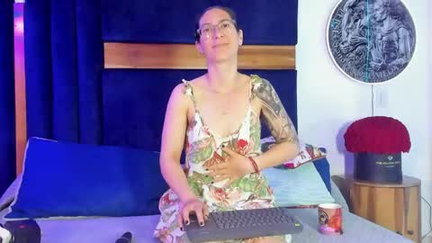 Kissing Company online show from 05.14.26