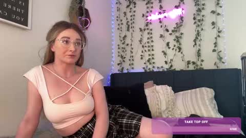 Snapshot of kisskatie chatting on 03.02.25 Kaitie online show from 03.02.25