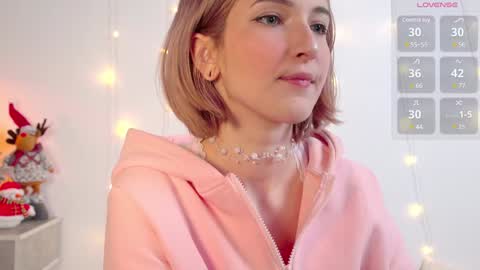 Snapshot of kisskiss_muah chatting on 02.08.25 Kate  online show from 02.08.25