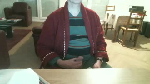 Snapshot of kisslog1 chatting on 12.15.24 kisslog1 online show from 12.15.24