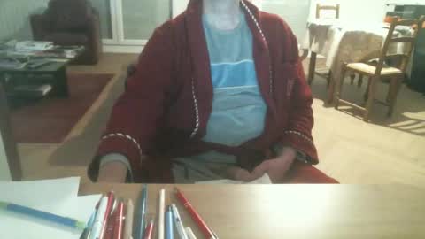 Snapshot of kisslog1 chatting on 12.21.25 kisslog1 online show from 12.21.25