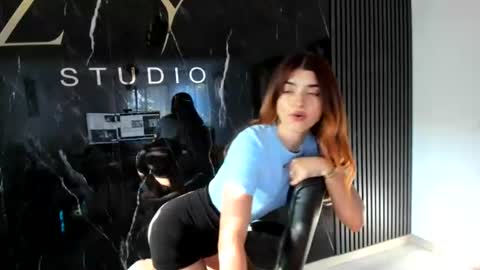 Snapshot of kissmymissy_ chatting on 08.04.26 KissMyMissy online show from 08.04.26